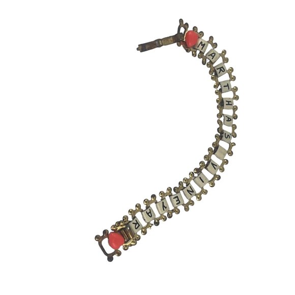 Marthas Vineyard Tourist Vintage Gold Tone Bracelet With Hot Pink Heart Charms - Picture 3 of 9